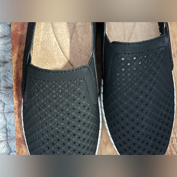 NWOT • Easy Street’s Comfort Wave Slip-On - Picture 15 of 15